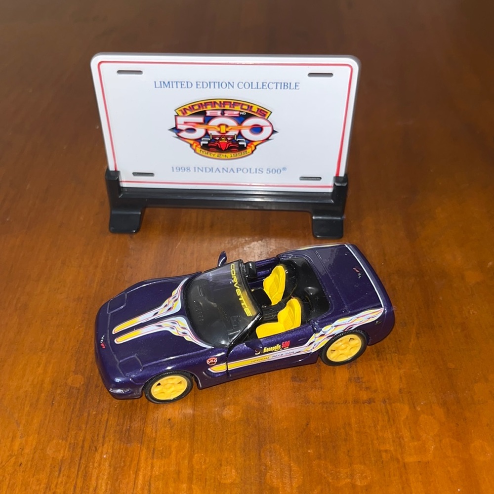 Diecast 1998 Indianapolis 500 Corvette scale 1:43